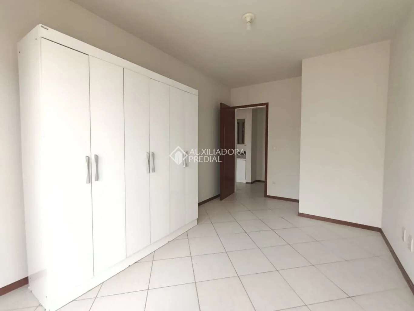 Penthouse-style apartment with 3 bedrooms and 3 baths — photo 28