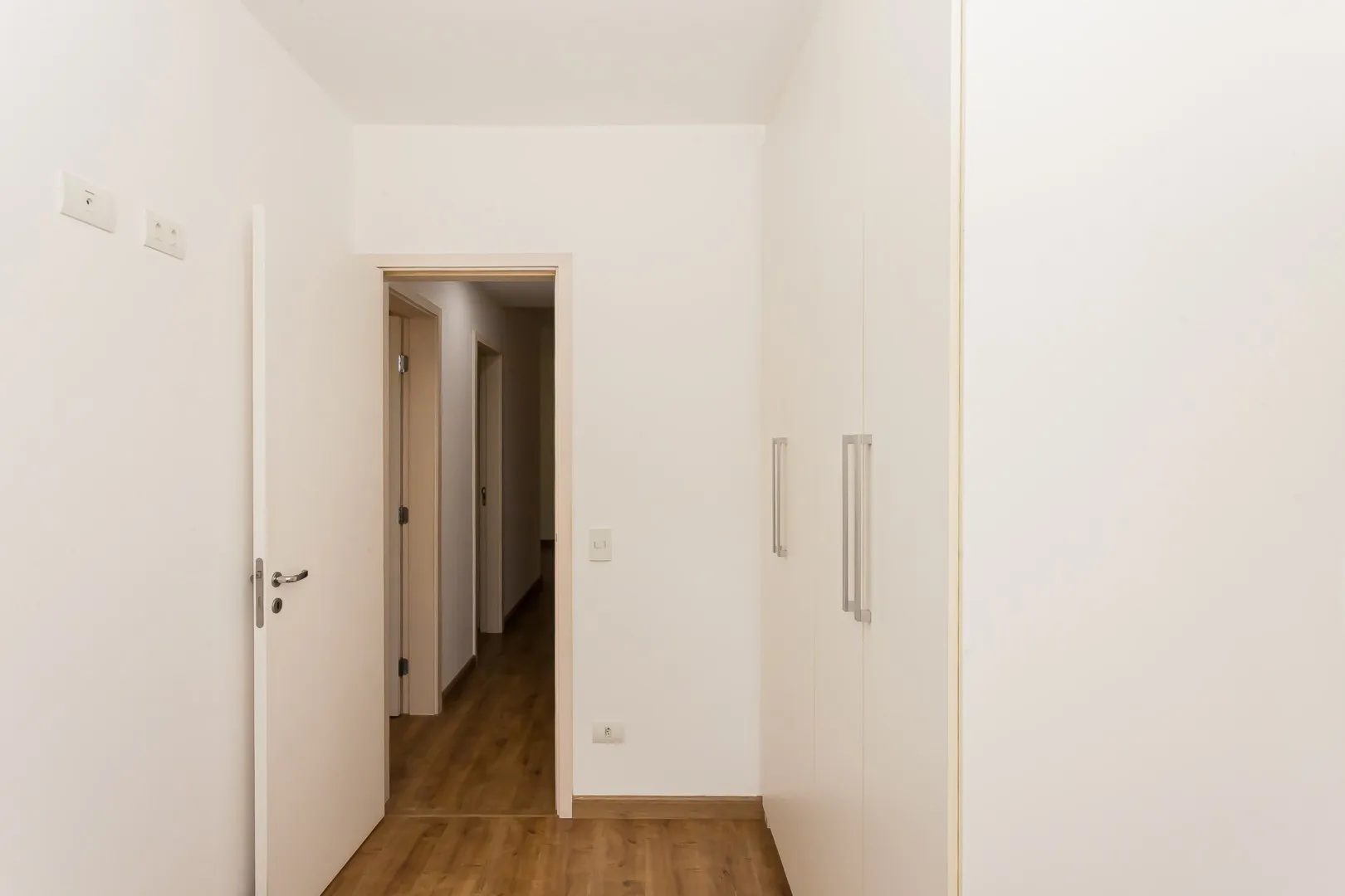 Apartment, 60 m², with wood or laminate floors — photo 38