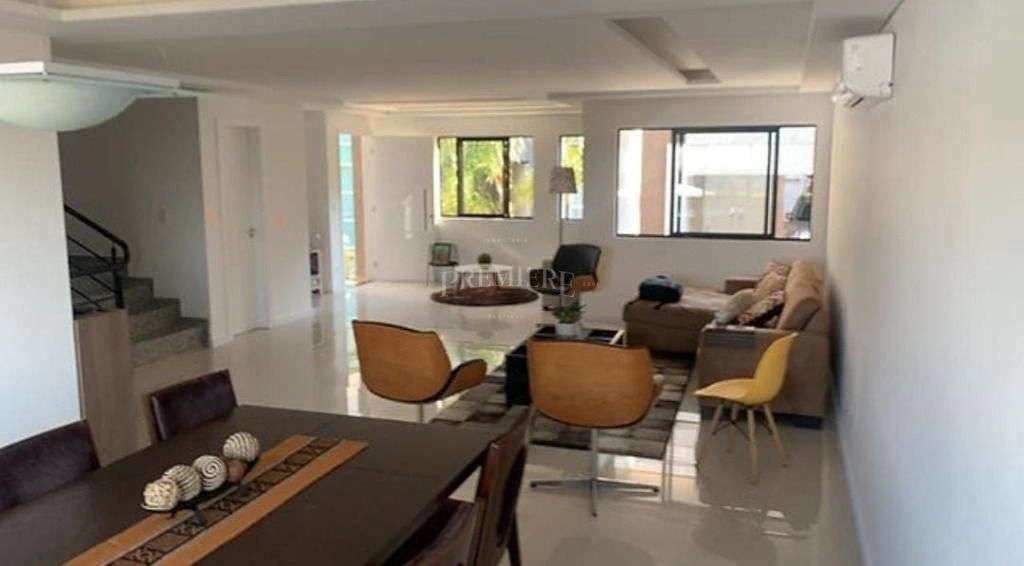 Casa com 4 suítes e 3 vagas de garagem — photo 2