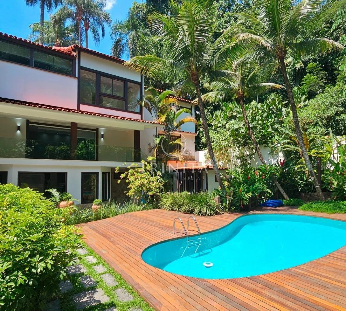 5-bedroom house with a bathtub in Rio de Janeiro — photo 21