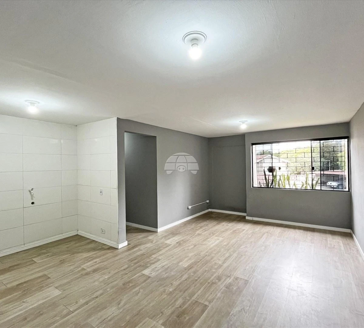 Wood or laminate floors in a 3-bedroom apartment, 48 m²