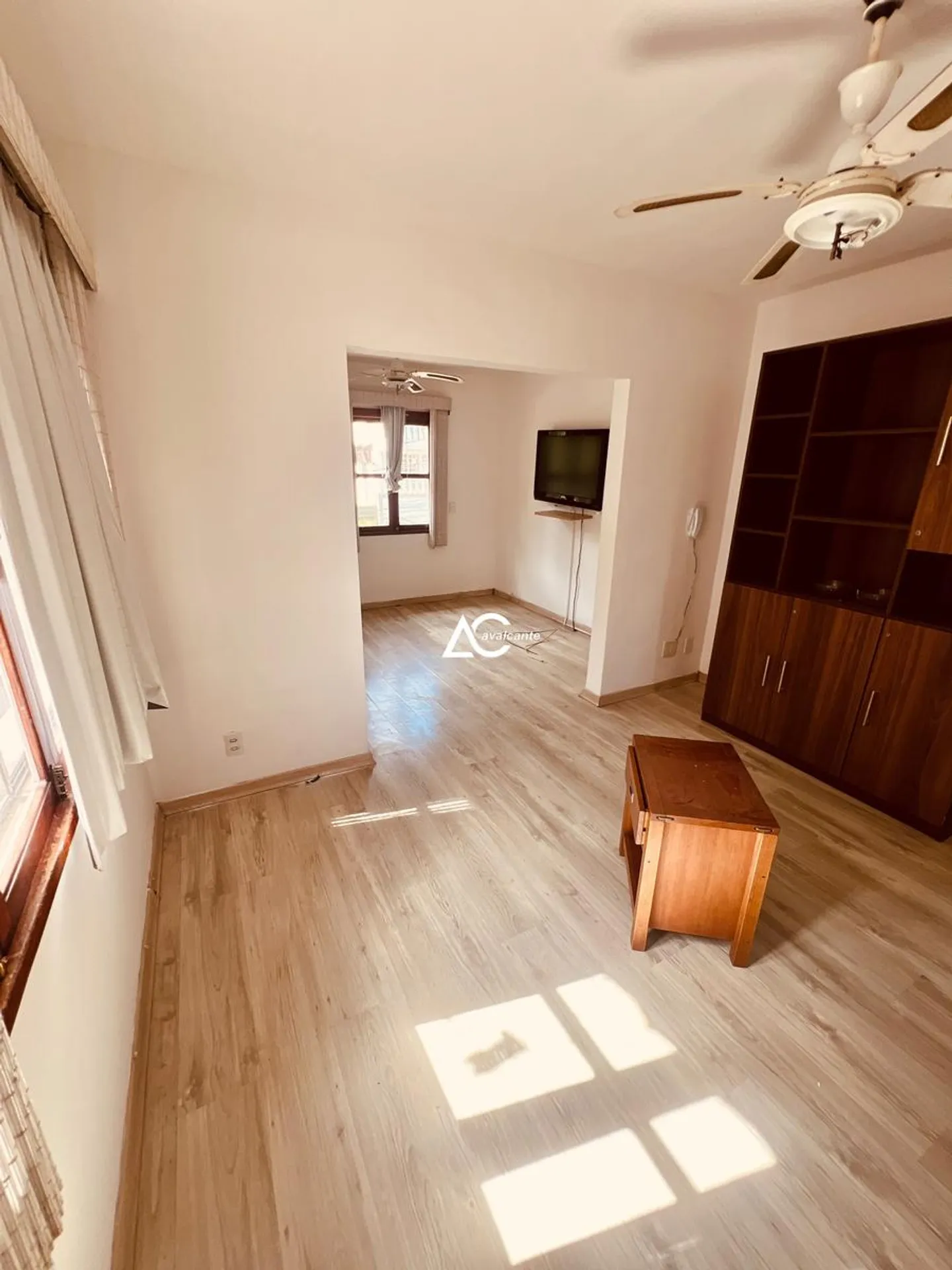 House with 5 bedrooms and 5 bathrooms plus a pool — photo 17