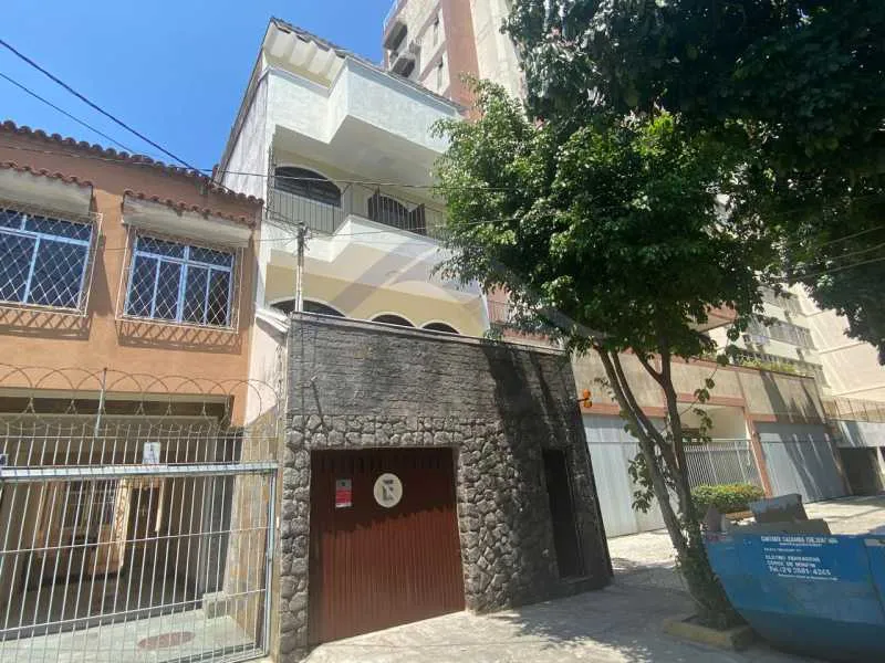 Triplex house 325 m² with private garden and 5 parking spots — photo 17