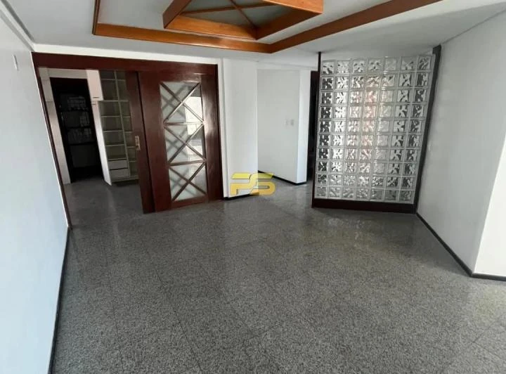 190 m² apartment with 4 bedrooms and a balcony — photo 7