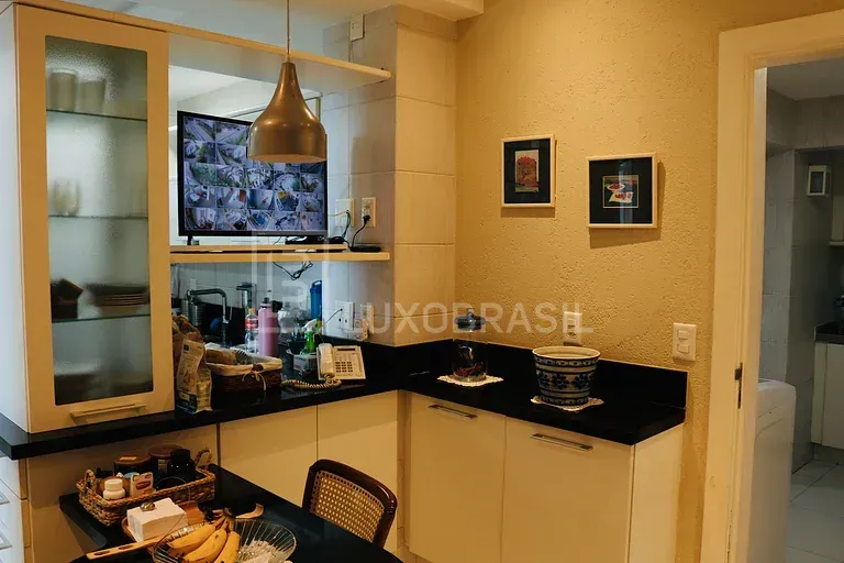 5-bedroom house with a private pool in Rio de Janeiro — photo 25