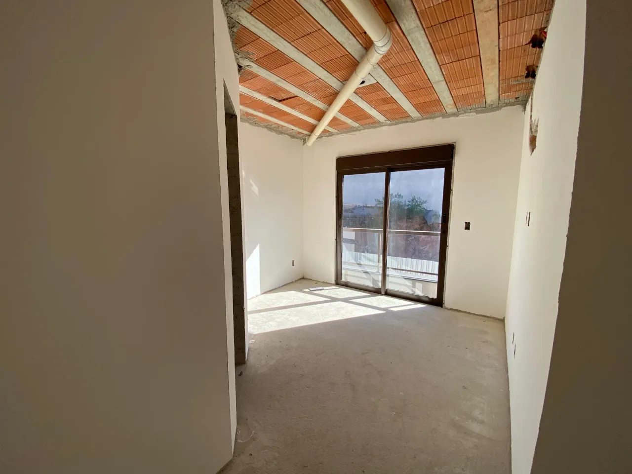 Casa com 3 quartos e 4 banheiros para locação, precisa de reforma — photo 17