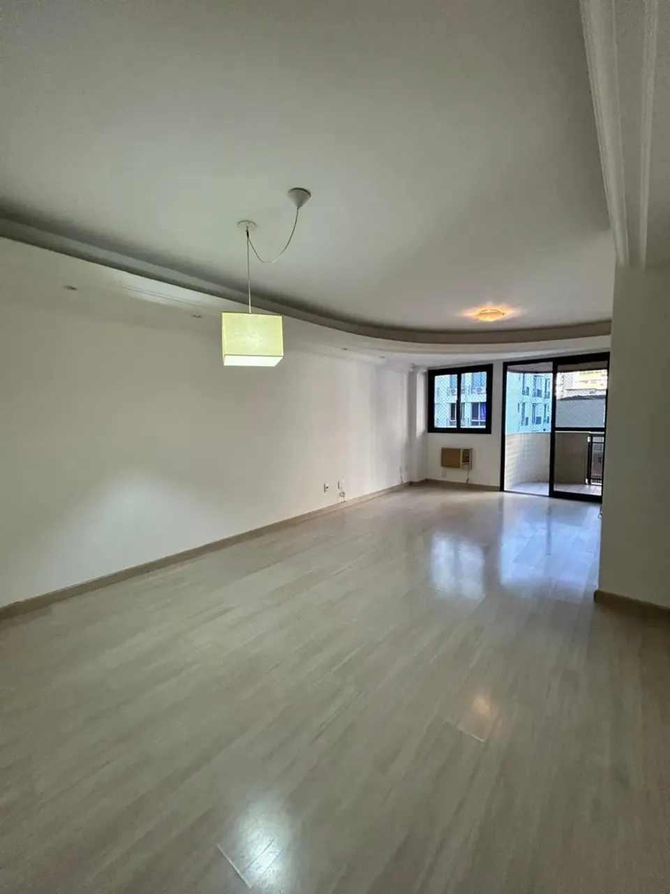 Unfurnished apartment with 3 bedrooms and 2 parking spots