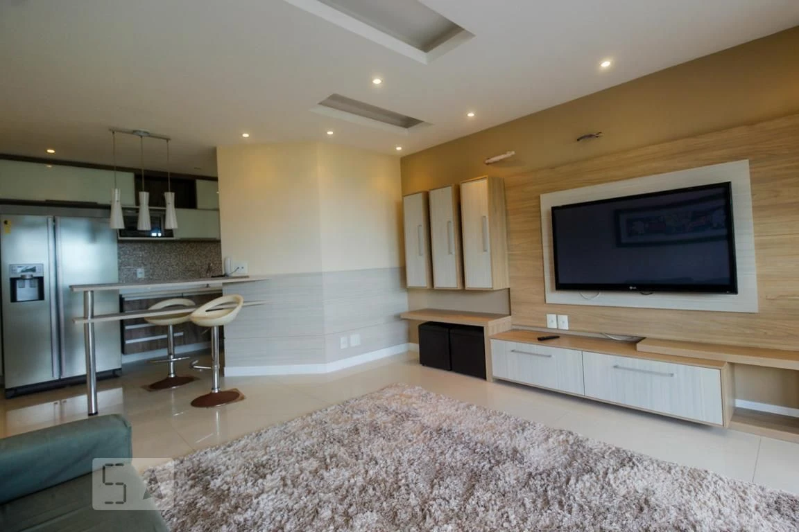 Furnished apartment, 90 m², with a glass-enclosed balcony — photo 2