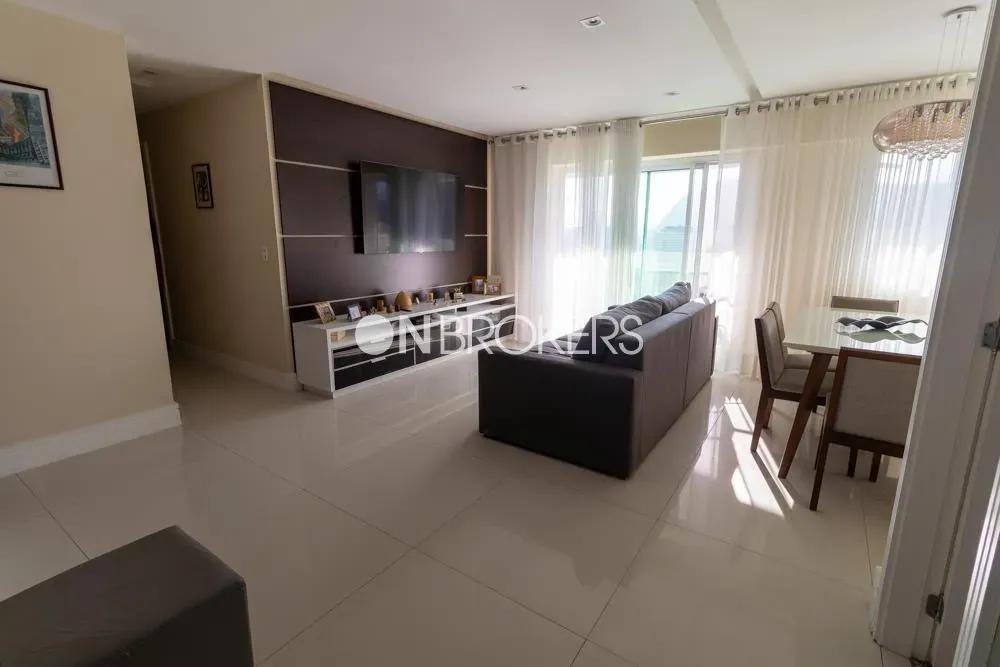 4-bedroom apartment in a building with a gym — photo 6