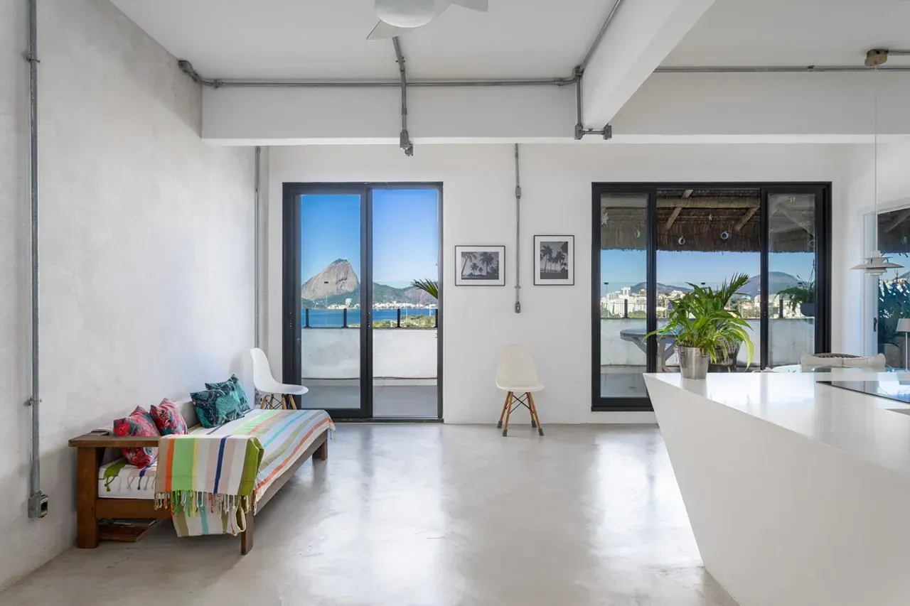 Furnished apartment with 2 bedrooms and enclosed balcony — photo 4