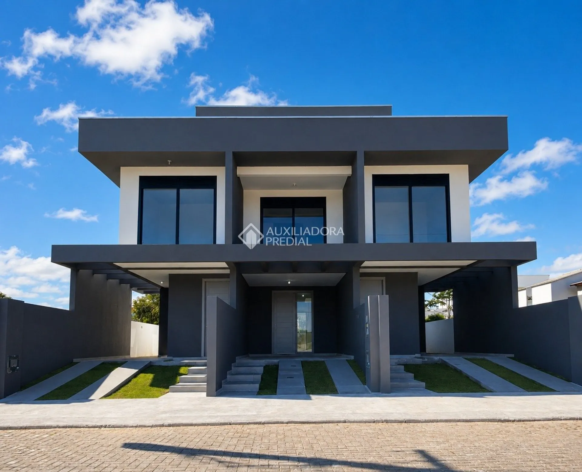 Unfurnished house with 3 bedrooms and 4 bathrooms