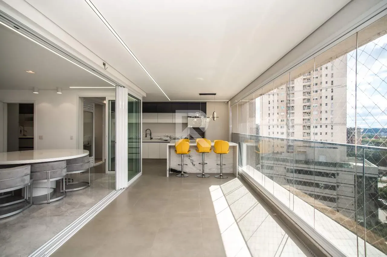 Furnished apartment with 4 en-suite rooms and glazed balcony — photo 12