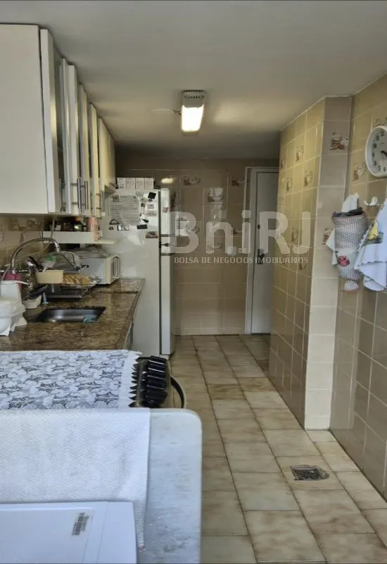 2-bedroom apartment in a building with a pool — photo 10