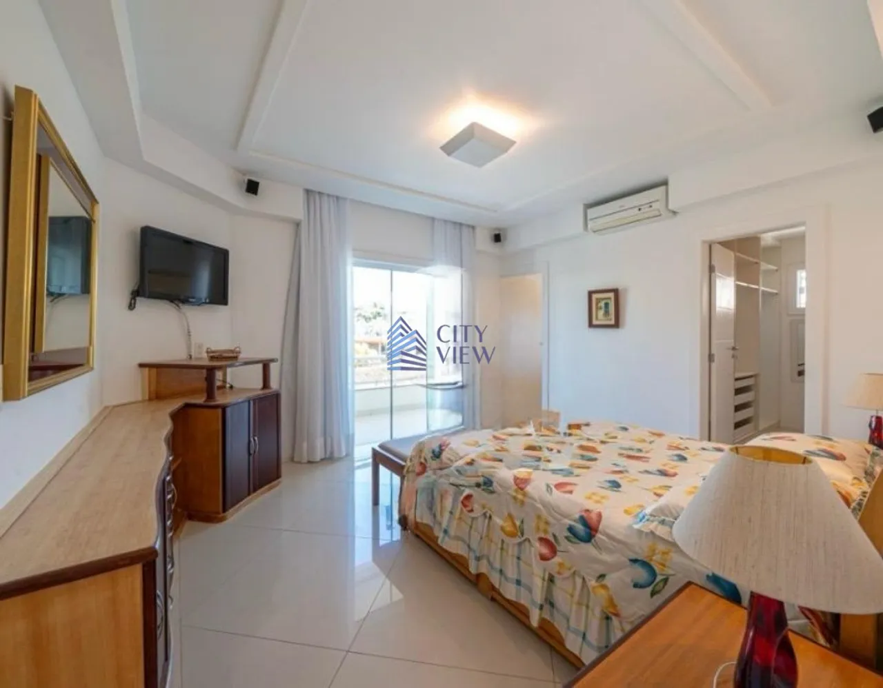 House with 5 bedrooms, 5 bathrooms and 5 parking, 1000 m² — photo 8