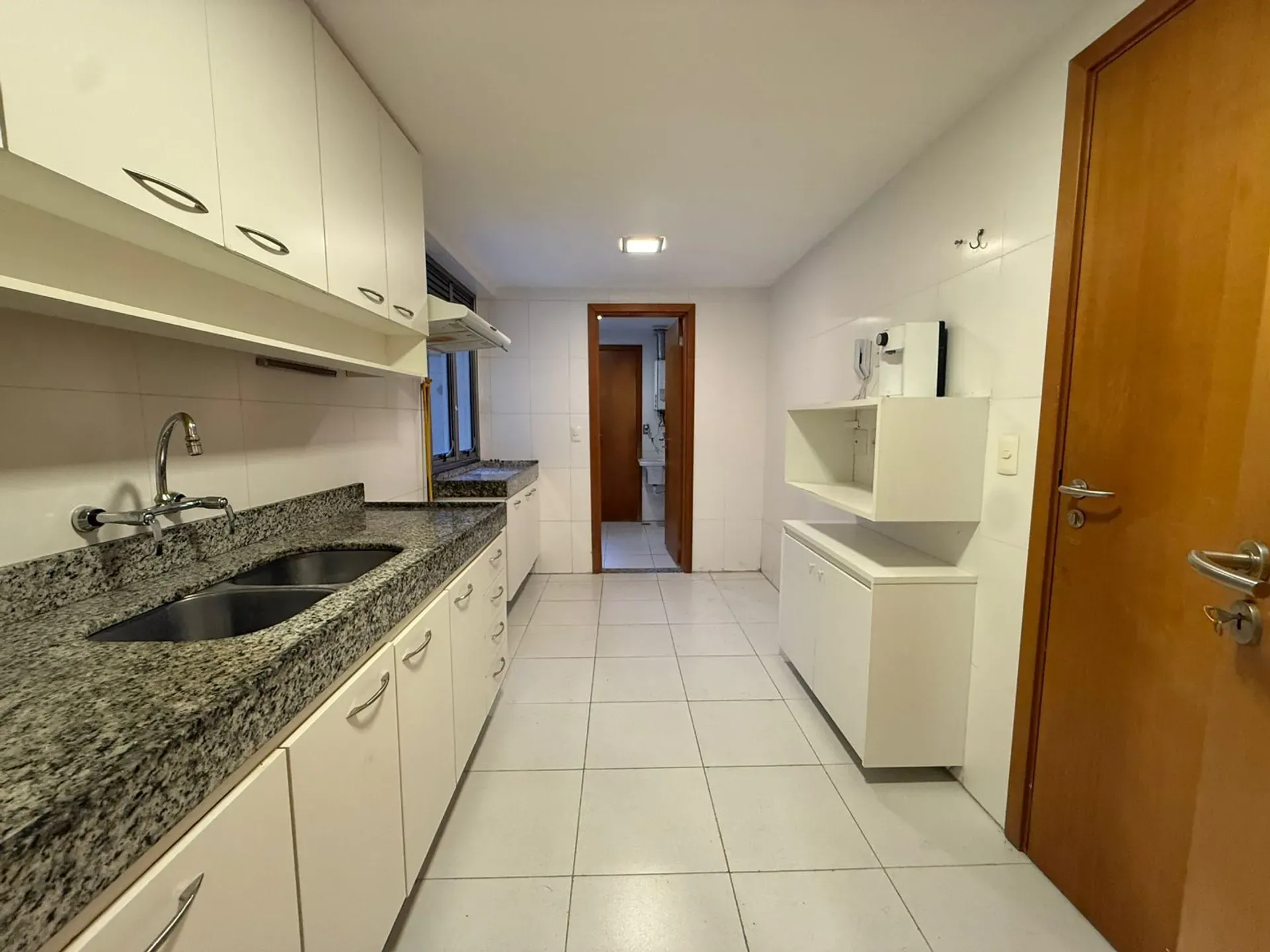 Apartamento com 4 quartos e 5 banheiros, 193 m² — photo 20