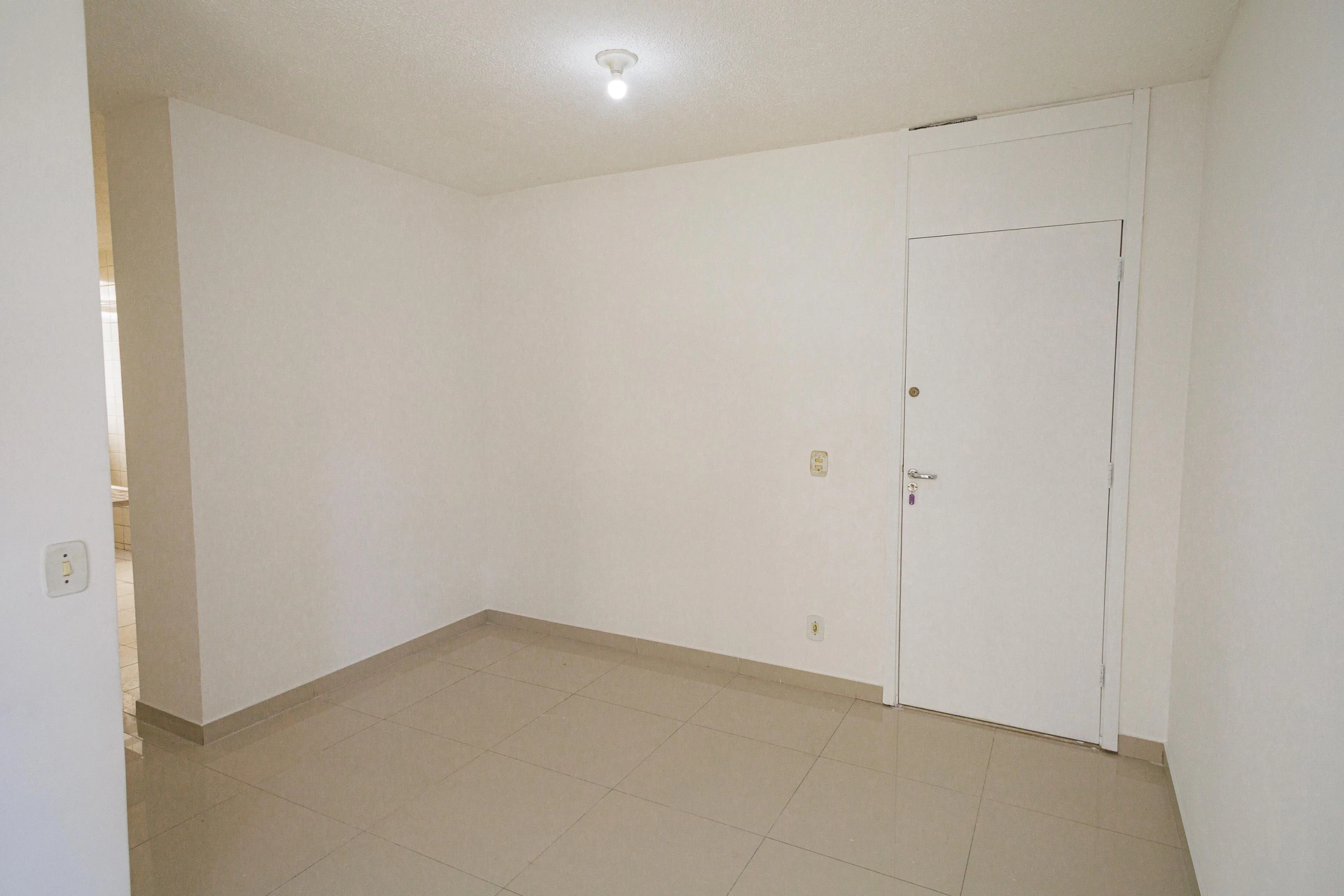 Unfurnished 2-bedroom apartment with 1 bathroom and parking — photo 7