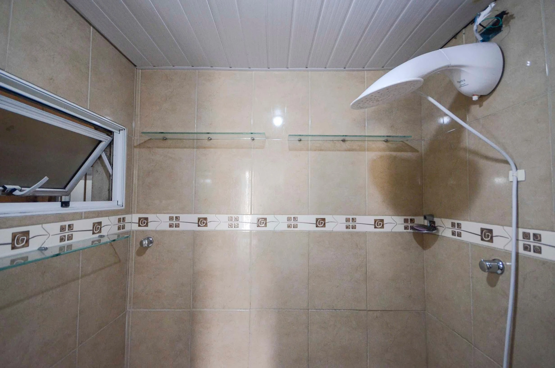 Furnished apartment, 65 m², with a jacuzzi — photo 25