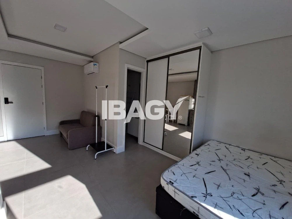 Furnished studio with 1 bedroom, 1 bath and mountain view — photo 10
