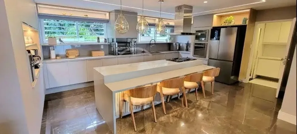 Rental house with 5 bedrooms and 5 bathrooms — photo 3