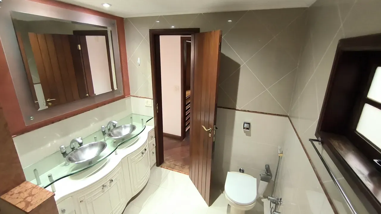115 m² house with a grill on the balcony and a bathtub — photo 28
