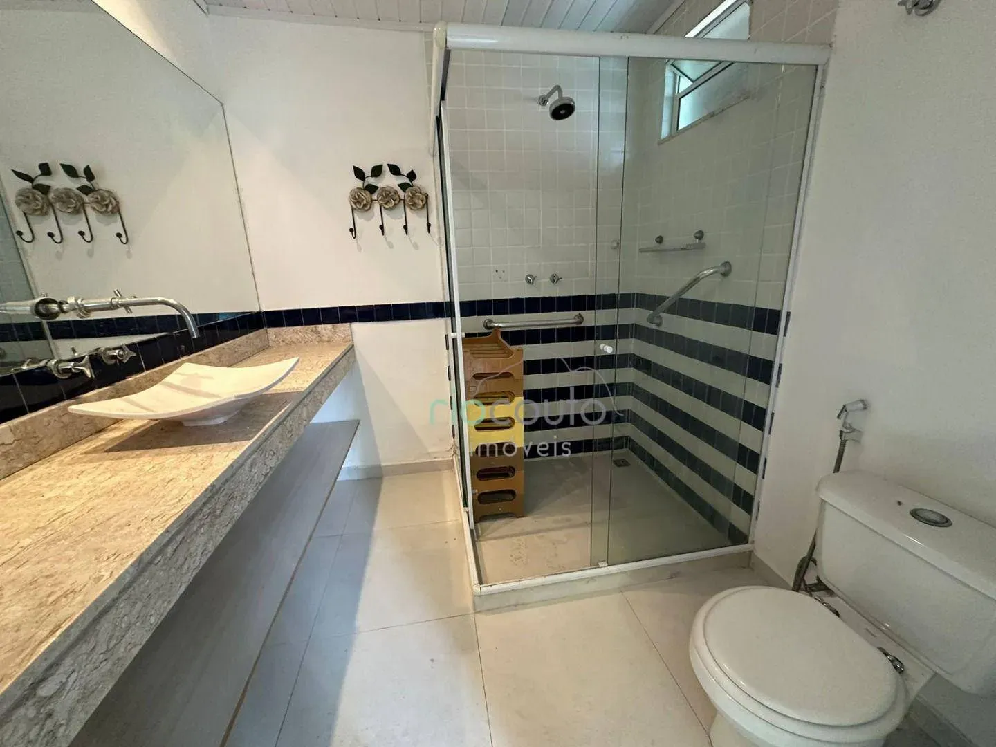 Casa com 5 quartos, 990 m² e 2 vagas, perto das janelas — photo 123
