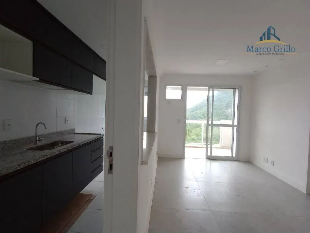 Apartamento de 1 dormitorio con balcón y lavabo — photo 2