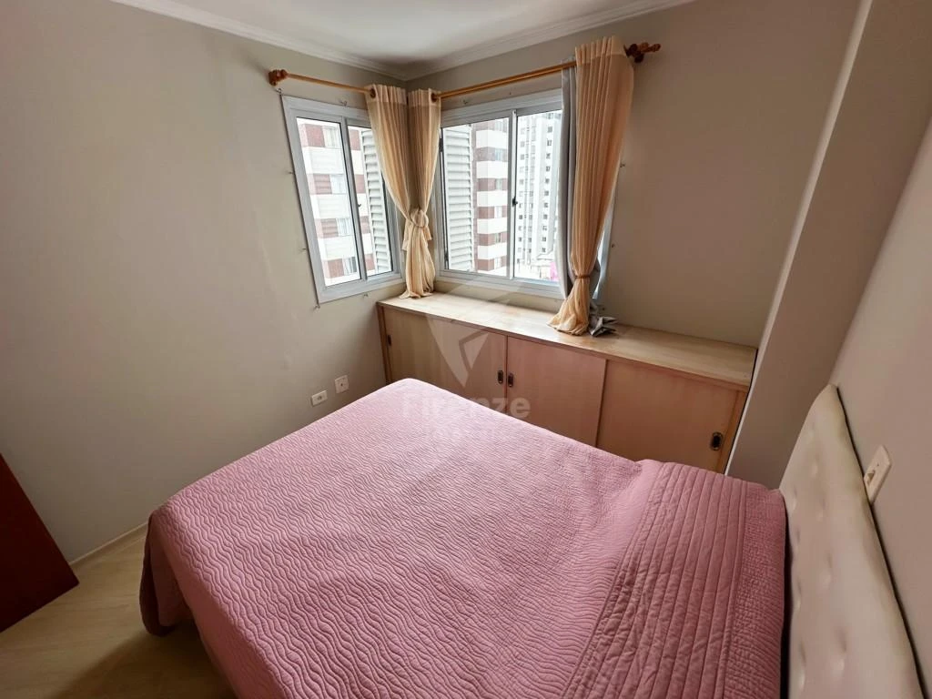 Glass-enclosed balcony in a 3-bedroom apartment, 113 m² — photo 35