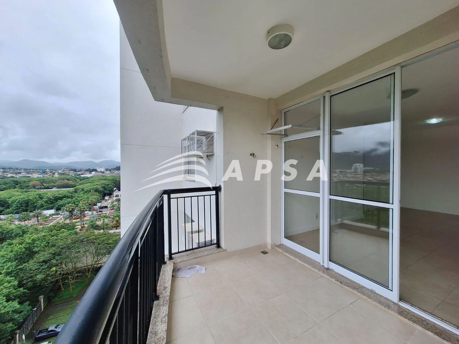 Apartment, 70 m², with a glass-enclosed balcony — photo 24