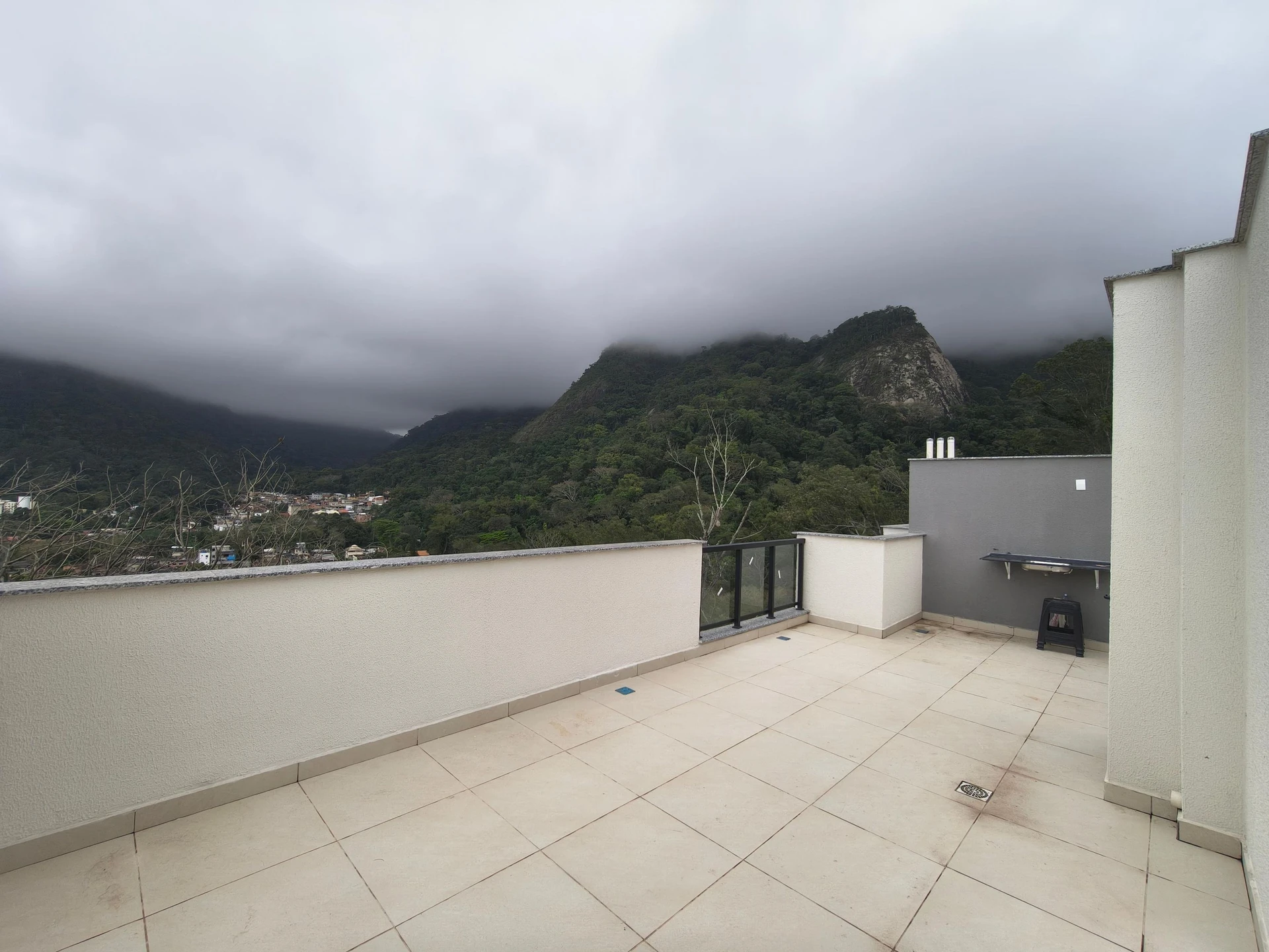 Apartamento mobiliado com 2 quartos, 1 banheiro e varanda — photo 8