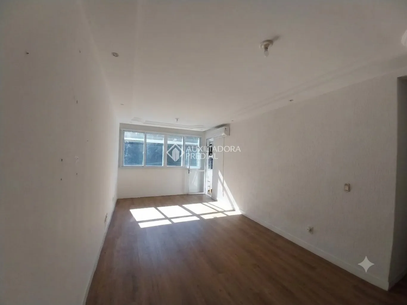 3rd-floor apartment with 3 bedrooms and a balcony