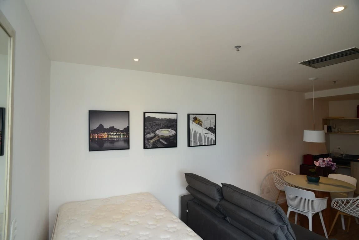 Furnished 1-bedroom apartment with enclosed balcony — photo 11