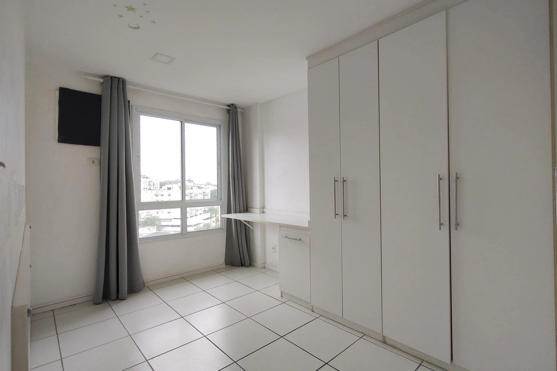 Furnished apartment with 3 bedrooms and 2 parking spots — photo 48
