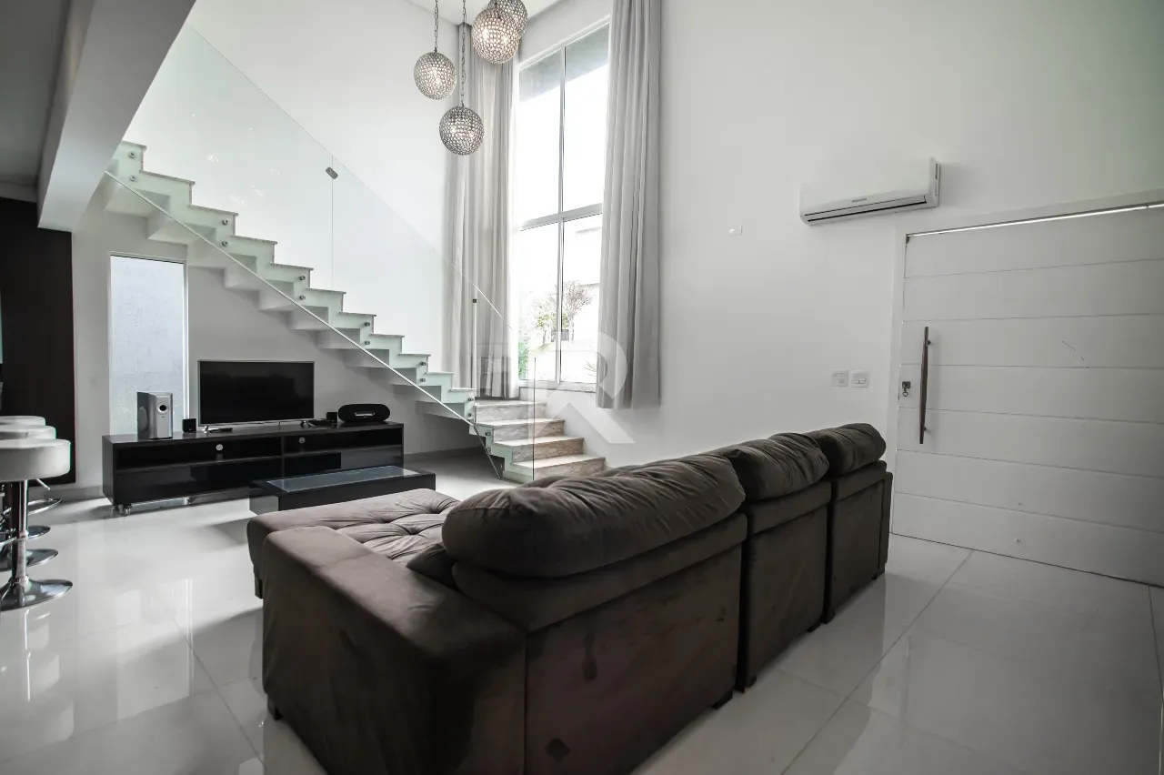 Furnished house with 4 bedrooms and 302 m² and a garden — photo 4