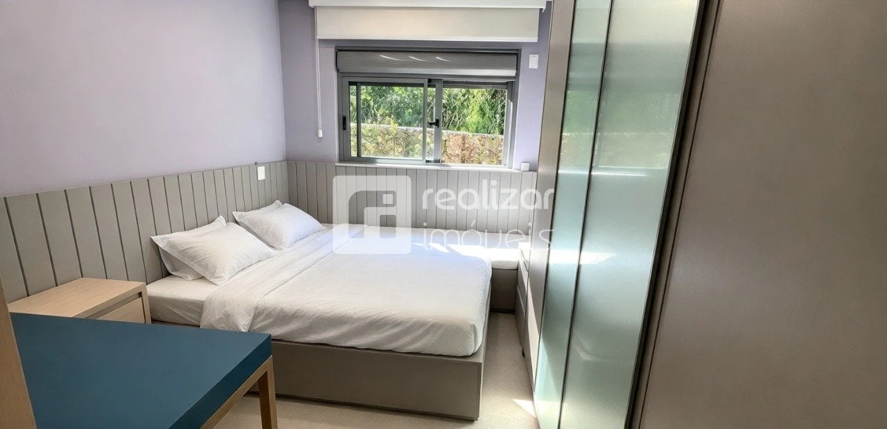 Private pool in a 3-bedroom apartment, 199 m² — photo 12