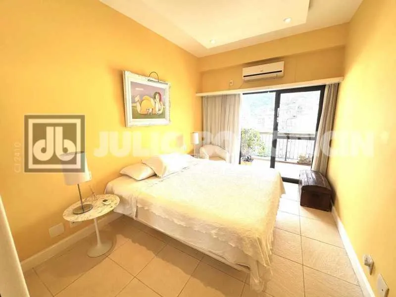 Apartment with balcony and city and mountain views, 1 parking spot — photo 9