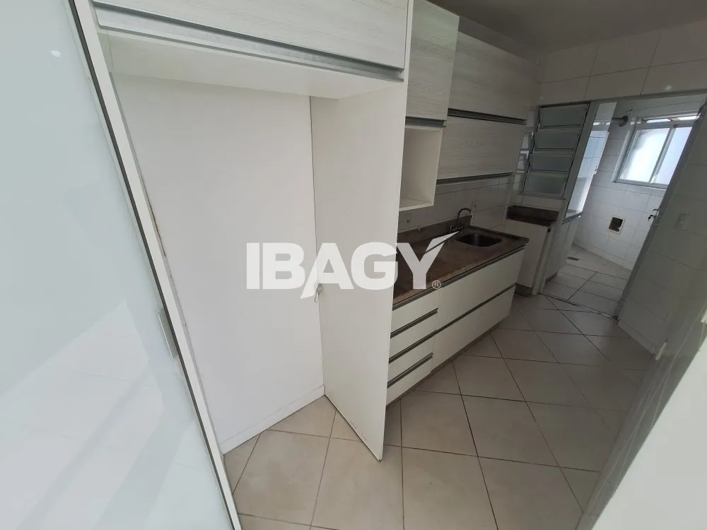 3-bedroom 196 m² apartment with 2 parking spots and balcony — photo 2