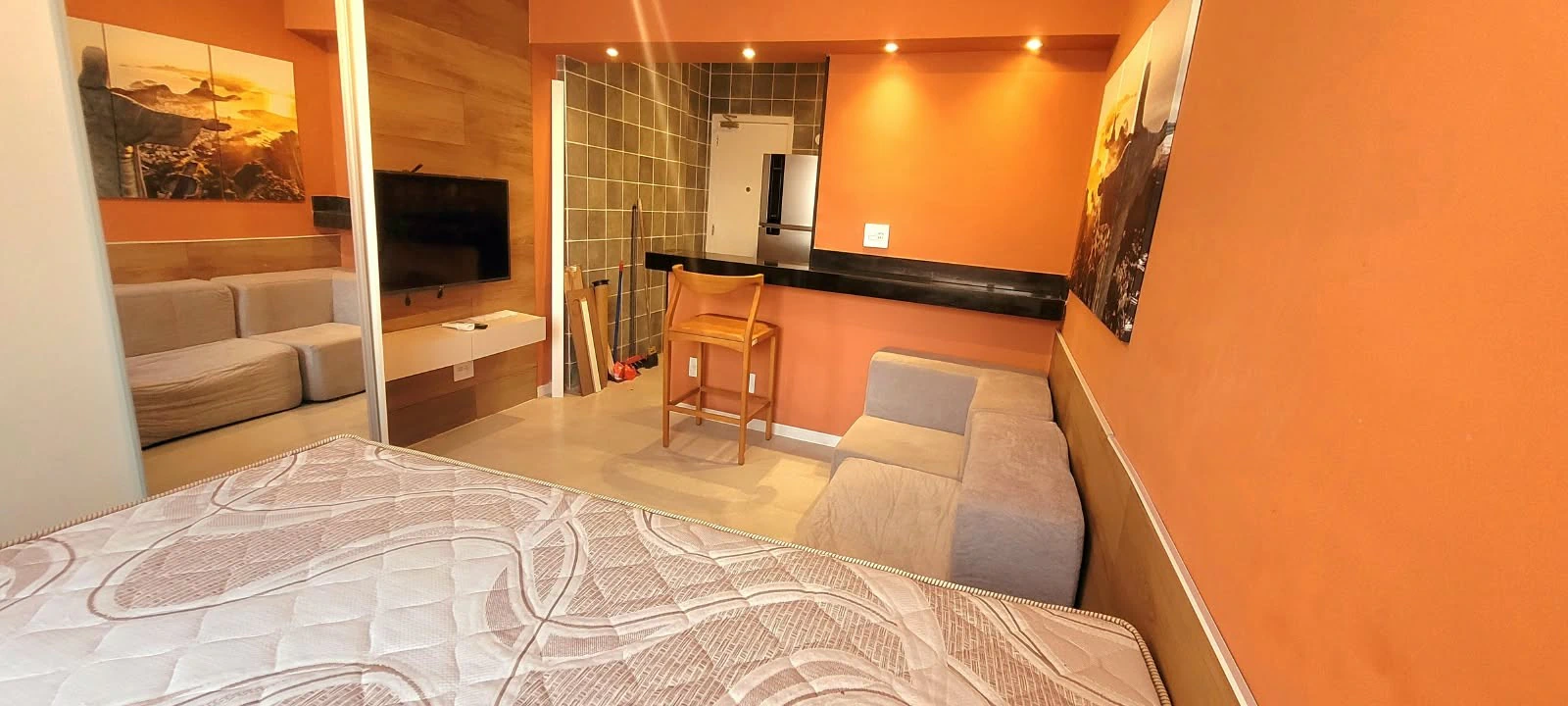 Furnished renovated studio of 30 m² with open-plan kitchen — photo 10