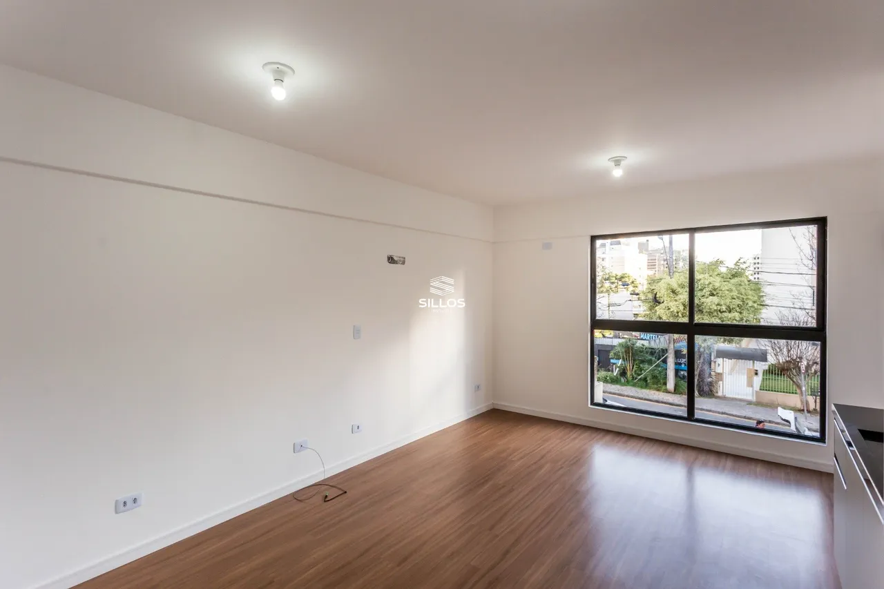 1-bedroom apartment with 42 m² and a compact kitchenette — photo 2