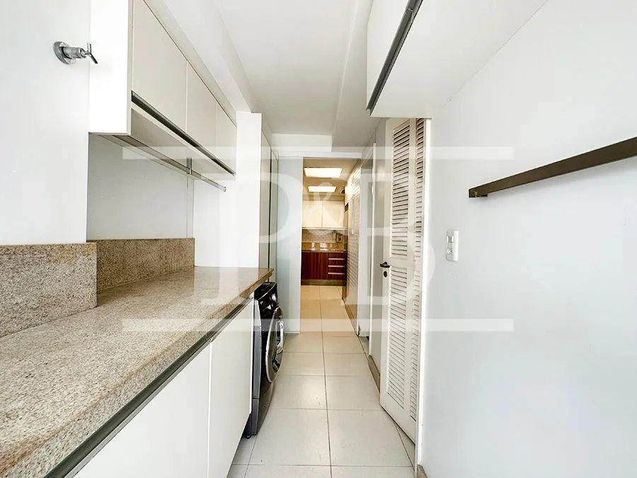 Apartamento com 2 quartos e varanda de vidro fechada — photo 31