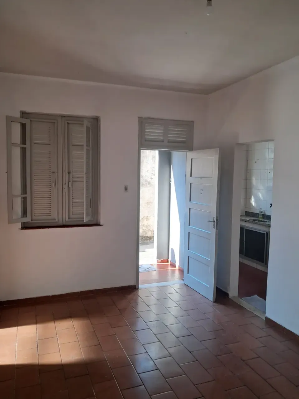Unfurnished unit with no parking, 2 bedrooms — photo 3