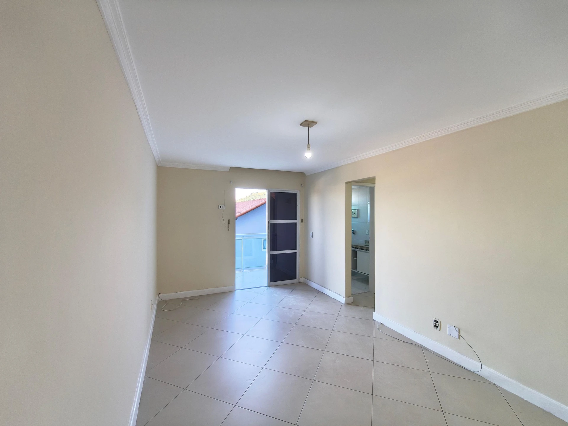 Condo house with 3 bedrooms and a balcony — photo 48