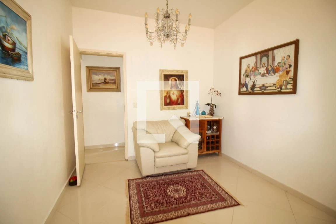 3-bedroom unfurnished apartment with laundry area — photo 7