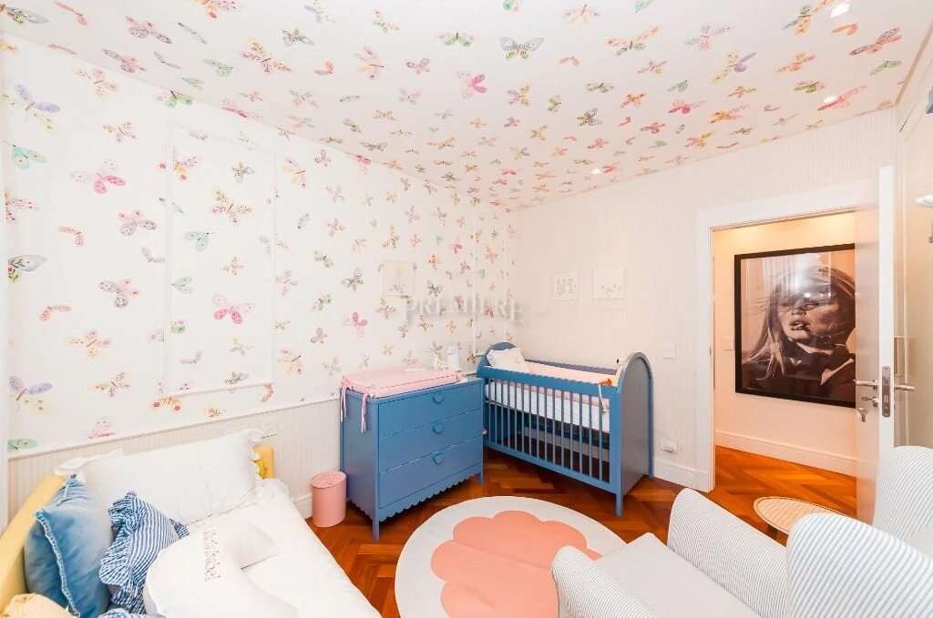 266 m² apartment with a walk-in closet and a bathtub — photo 20
