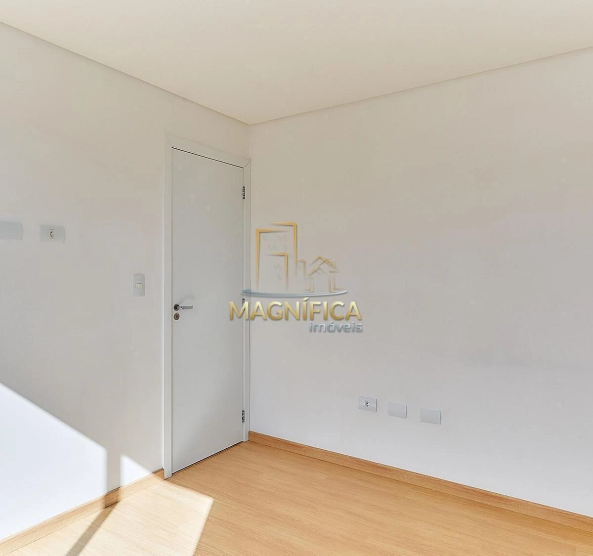 Wood or laminate floors in a one-bedroom apartment, 35 m² — photo 8