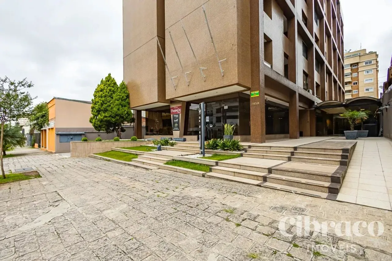 1-bedroom apartment with built-in wardrobes and balcony