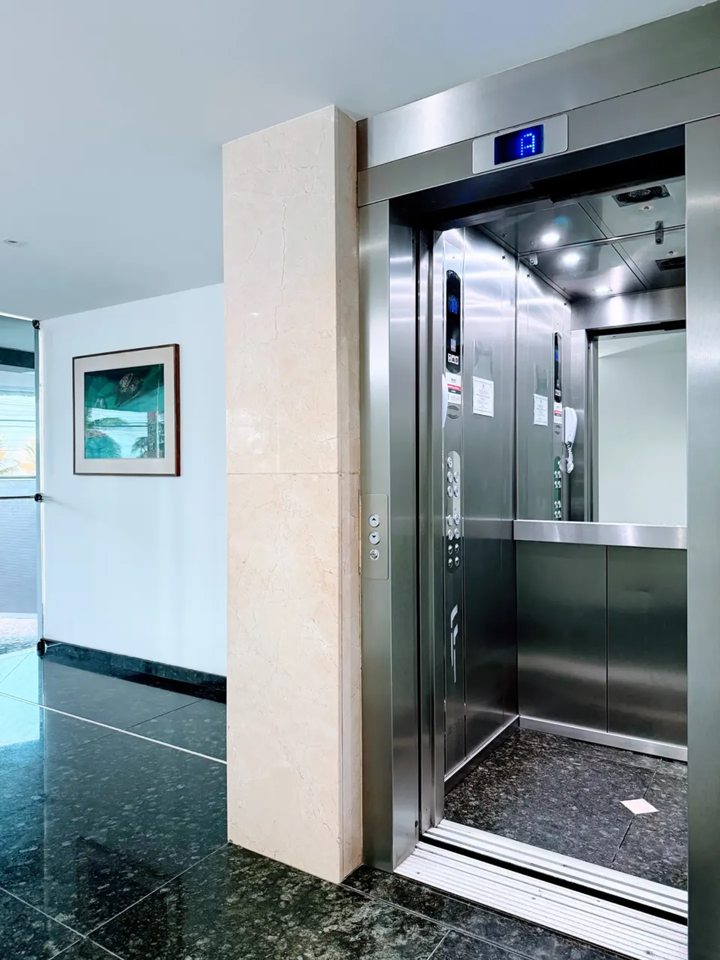 3-bedroom apartment with glass-enclosed balcony and 4 baths — photo 33
