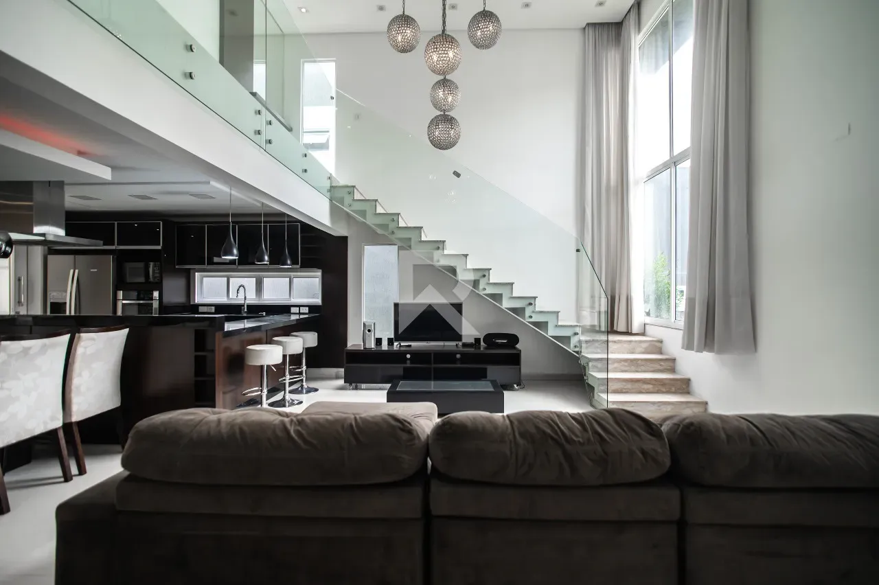 Furnished house with 4 bedrooms and 302 m² and a garden — photo 5