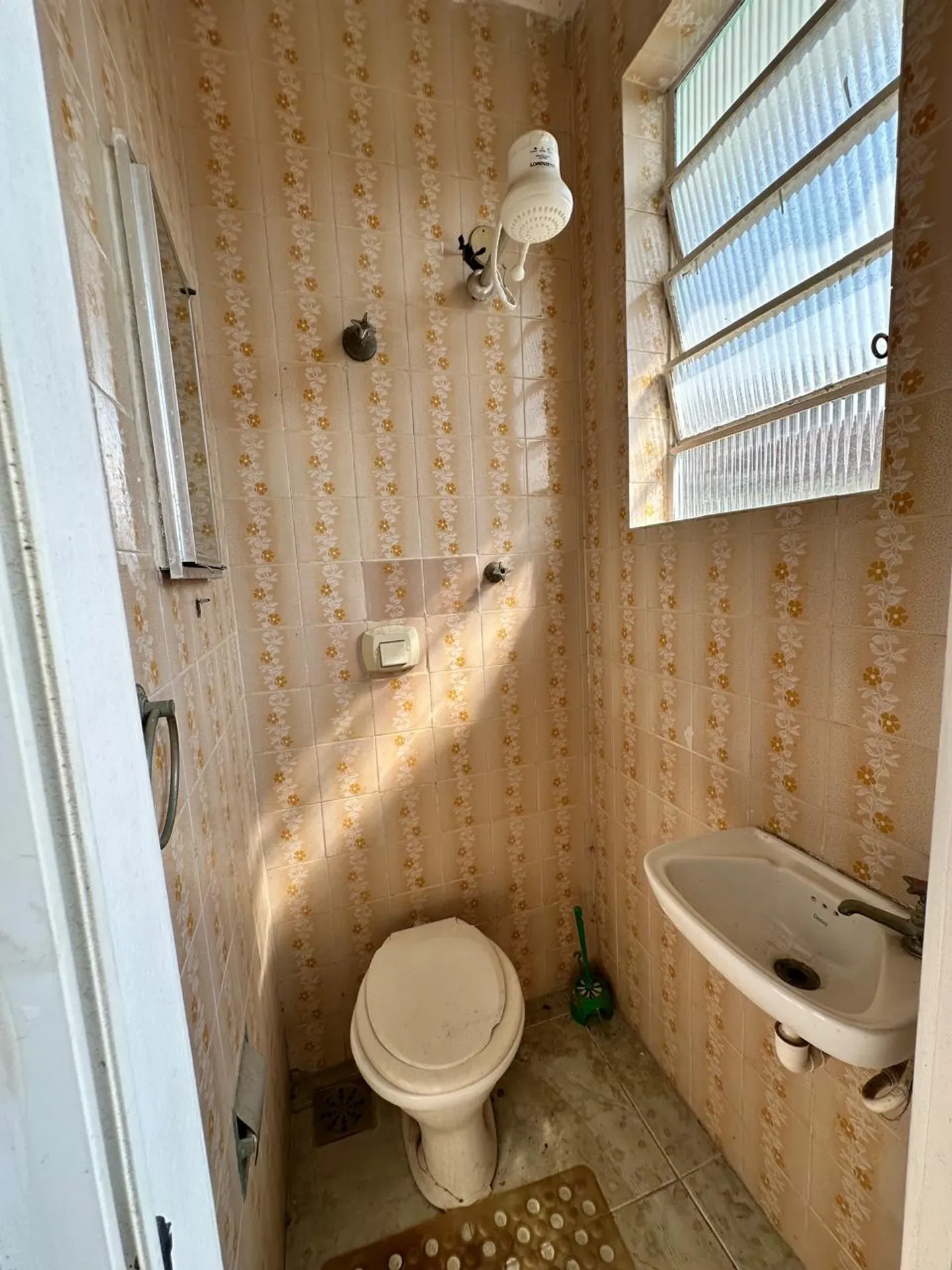 Unfurnished apartment with a private garden — photo 12