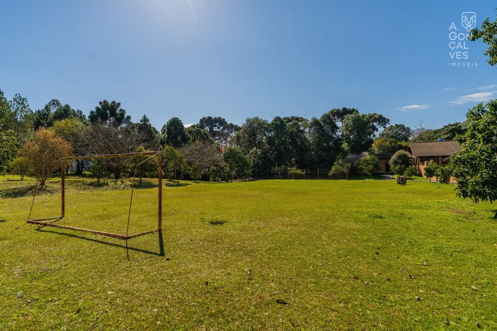 House with 4 bedrooms, 4 bathrooms and air conditioning — photo 4