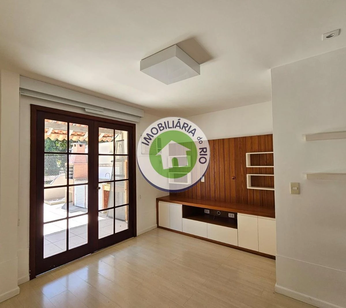 House with 4 bedrooms and 5 bathrooms plus balcony — photo 29